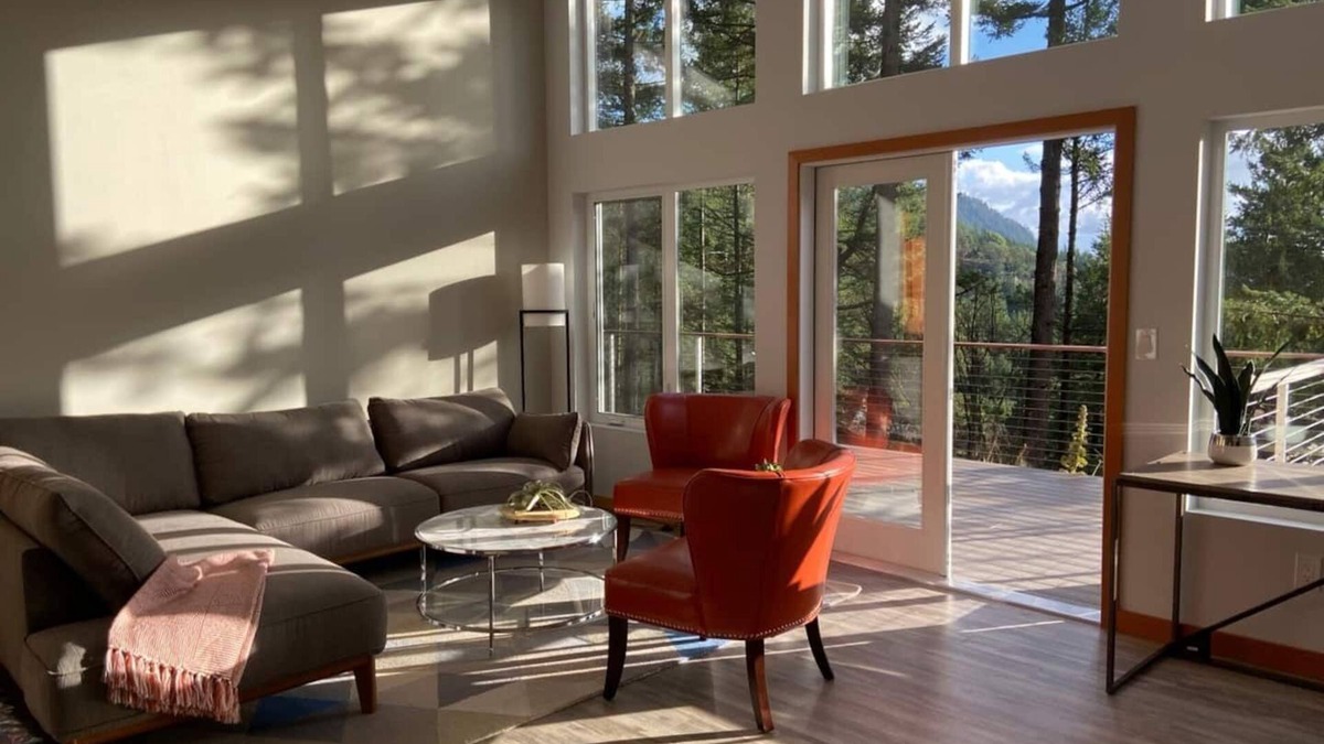 Rosario House | Modern House, pet-friendly, walk to Cascade Lake!