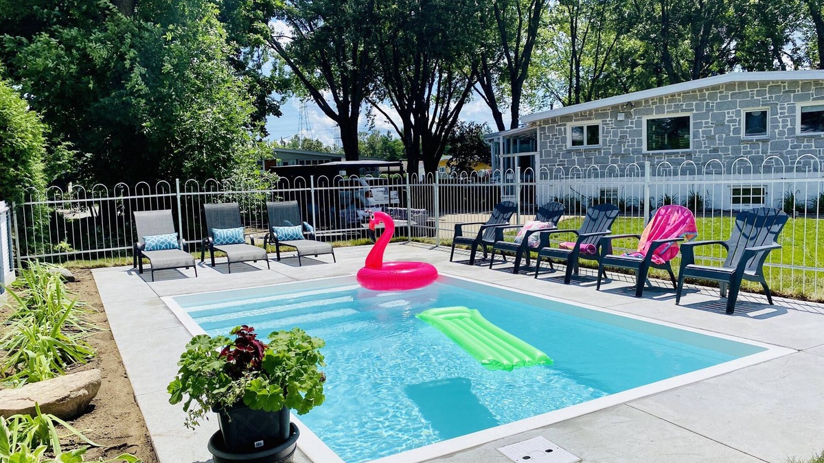 Quartier 4-2 House | Modern House-Pool-Hot tub -playground -Game room -Pet friendly-10 min. Quebec