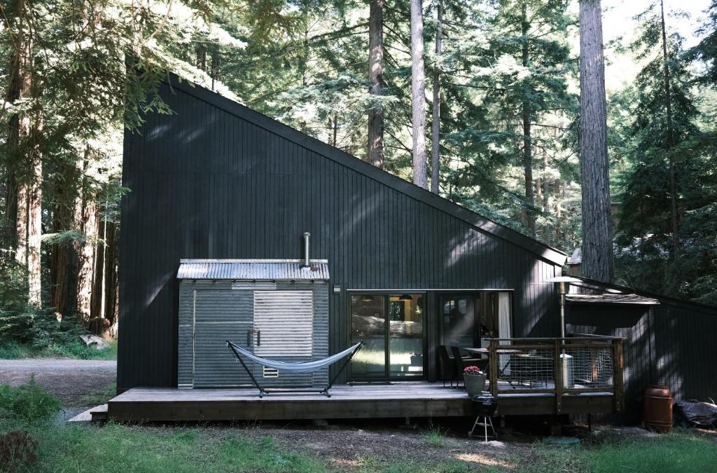 Occidental House | Modern House w. Fast Internet in 1 Acre Land
