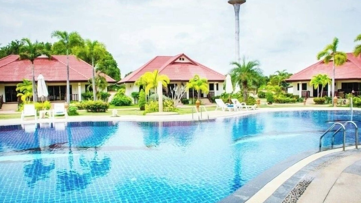 Rayong Cabin | Modern house with pool near beach and Ban Phe