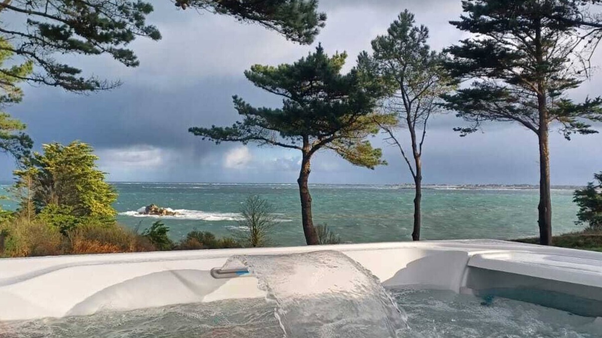 Kerlouet House | Modern house with garden, Sea view, SPA, Direct access GR34, Beach at 100 m
