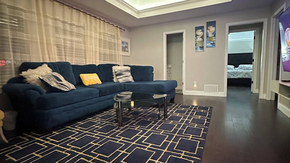 Garland House | Modern House with Outdoor Space Family & Group Friendly in DFW
