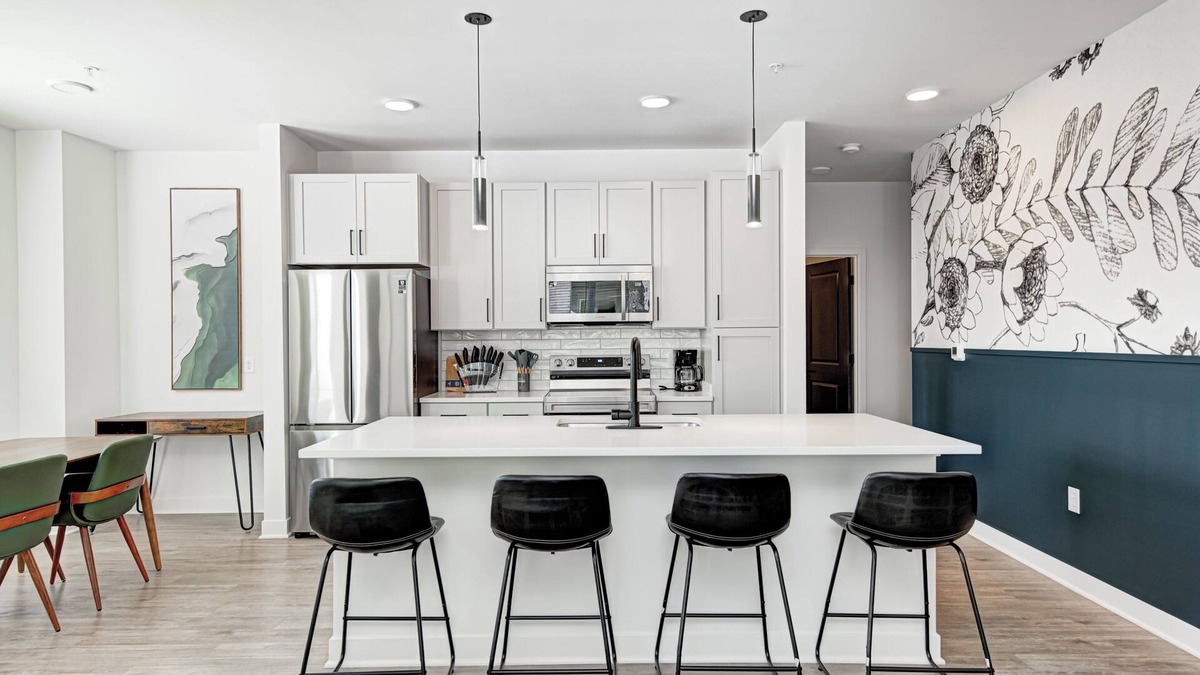Noblesville Apartment | Modern industrial 2-bedroom king bed-queen bed, 2 full bath