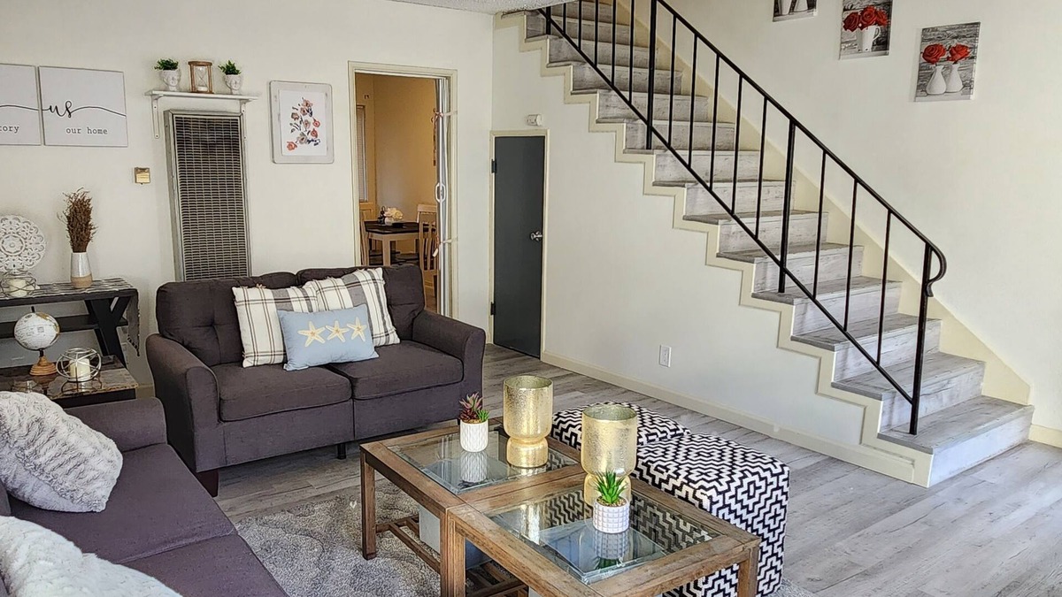 Inglewood Apartment | Modern Inglewood Townhouse Near Sofi & LAX