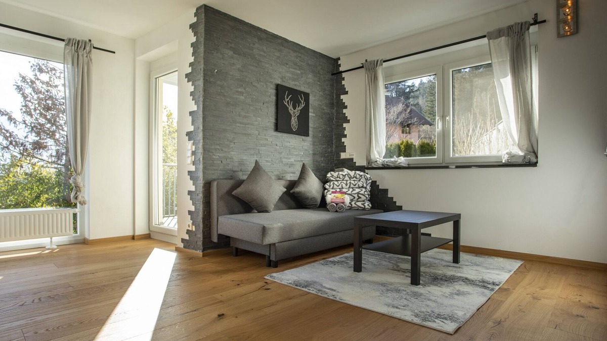 Innsbruck Apartment | Modern Innsbruck Mountain Apartment I Free Parking