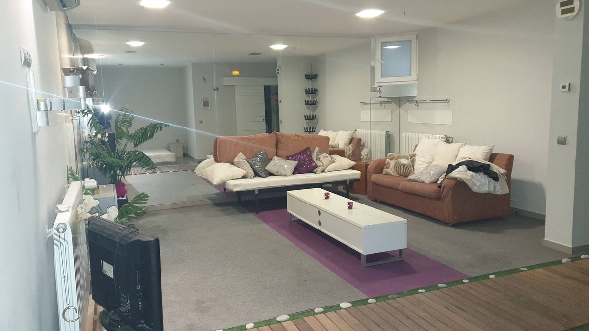 Ciudad Real House | Modern interior diaphanous apartment/suite with capacity for 6 people.