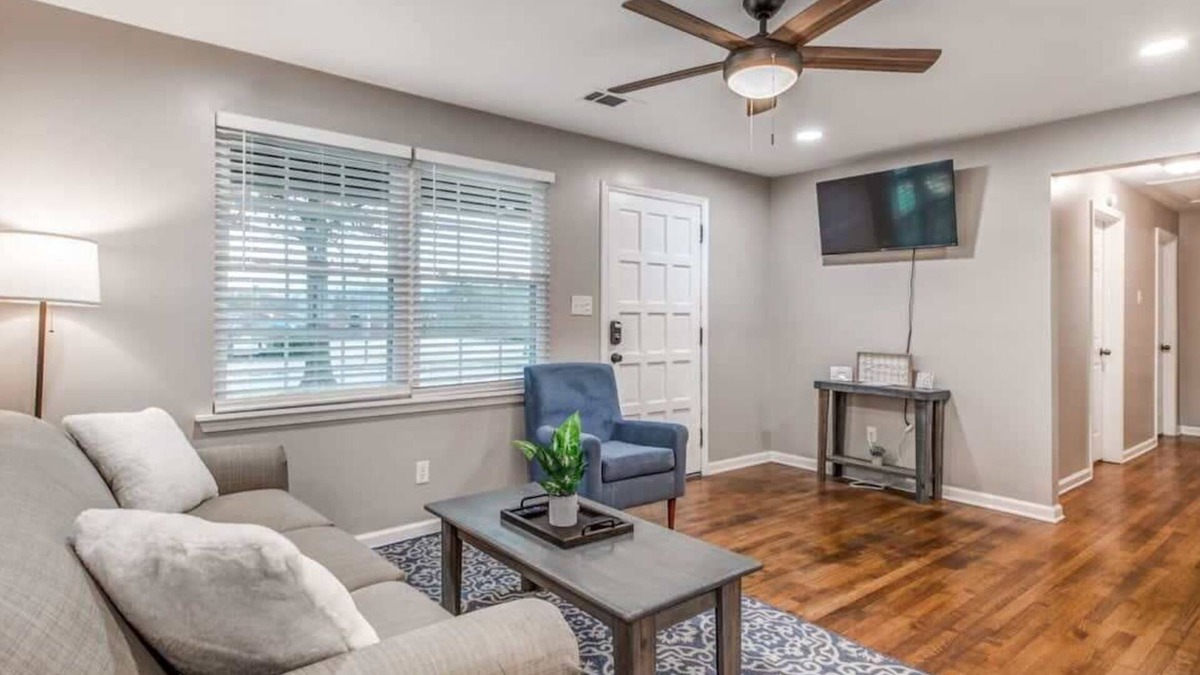 Ellendale House | Modern Interior, Near Downtown! Warm at Wellsville