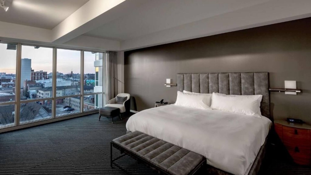 Iowa City Hotel | Modern Iowa City Suite – Steps to Campus, Cafes, Museums & Nightlife