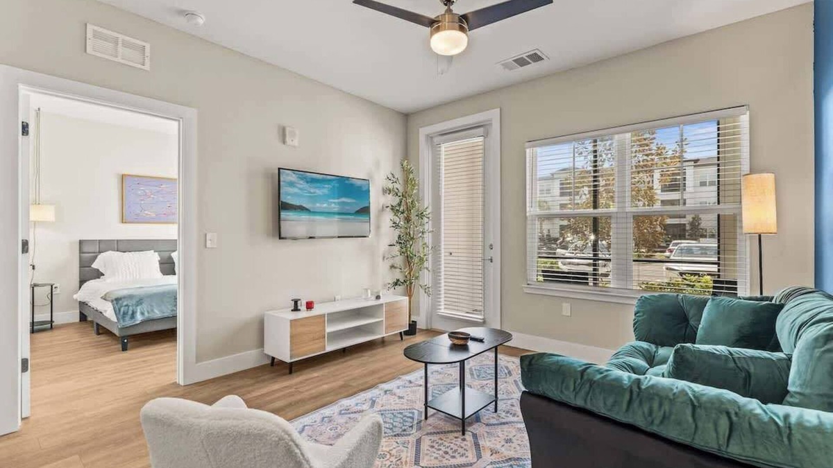 Southeast Orlando Apartment | Modern King Suite, Resort Amenities & Pet-Friendly