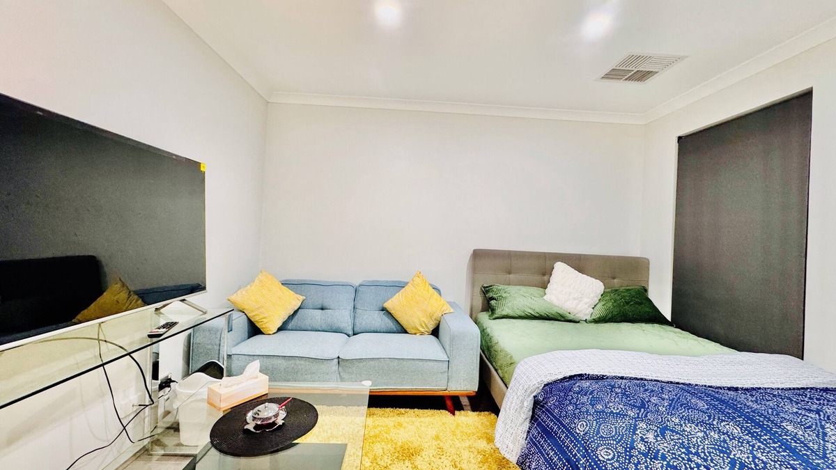 Brabham House | Modern King Suite Swan Valley