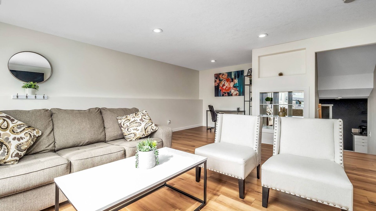 Lethbridge Apartment | Modern King Suite with 1 bedroom + sofa bed West Lethbridge