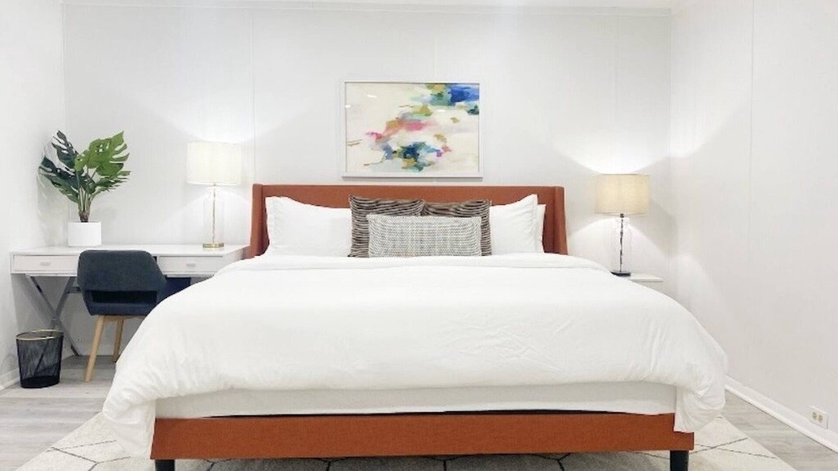 Corning House | Modern King walk to Market Street