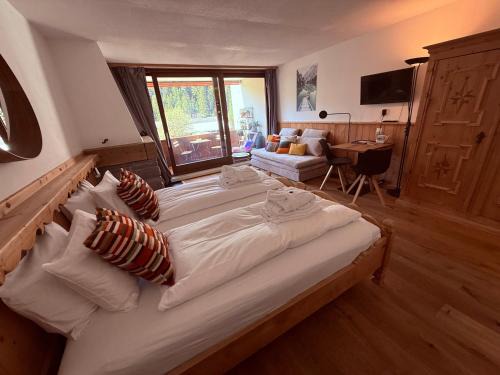 Laax Apartment | Modern LAAX apt, Swimming Pools, Wellness & Tennis