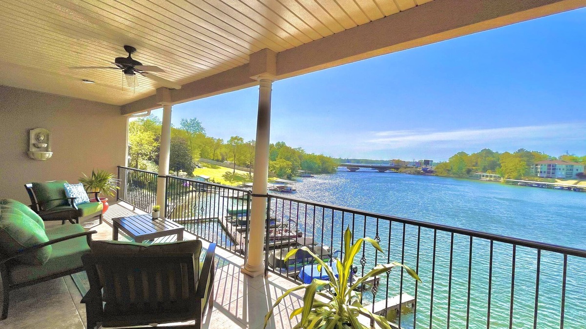 Lake Hamilton Condo | Modern Lake Hamilton Condo w/180° Lakefront View-Main Channel, Central Location!