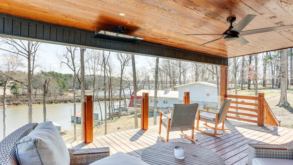Counce House | Modern Lake House Retreat w/Deck on Pickwick Lake