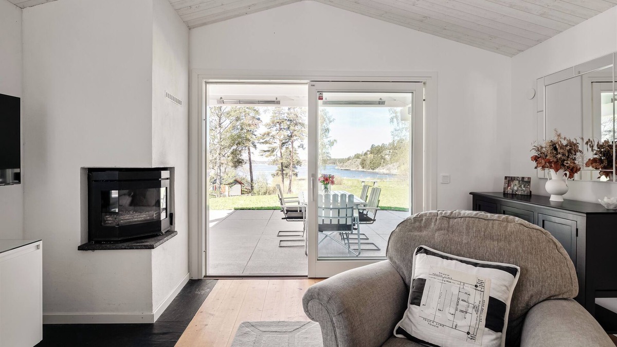 Varmdo House | Modern Lakefront Family House