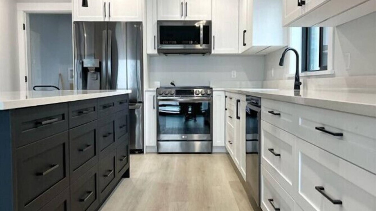 Pinehouse Condo | Modern Lakefront Retreat with a Sauna & Scenic Views