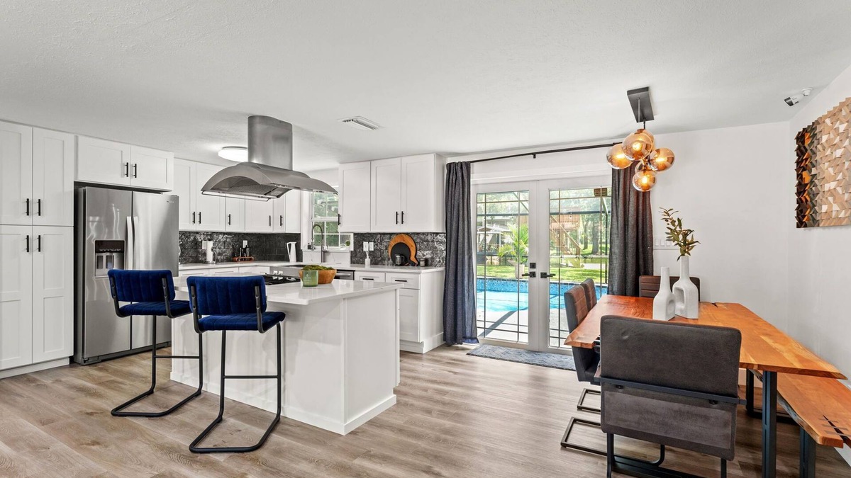 Lutz House | Modern Lakefront- Pool Home