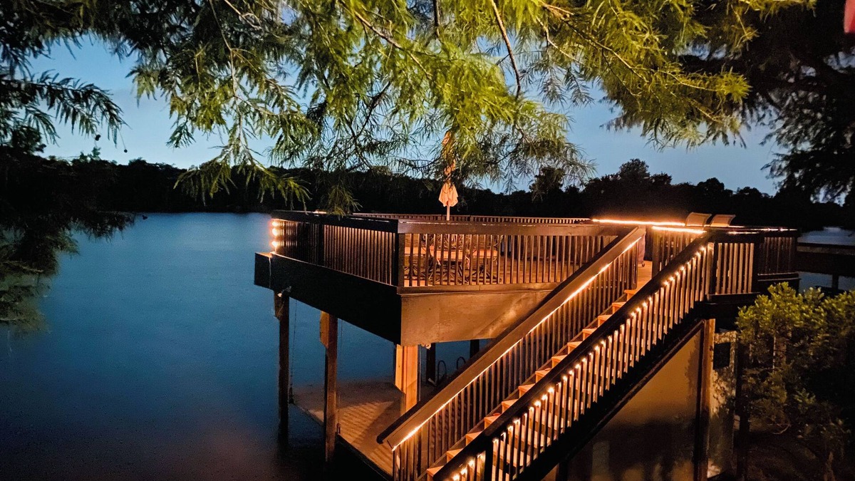 Lake Houston House | Modern Lakefront Treehouse with Pedal boat, 2 Kayaks, Sun Deck and Arcade
