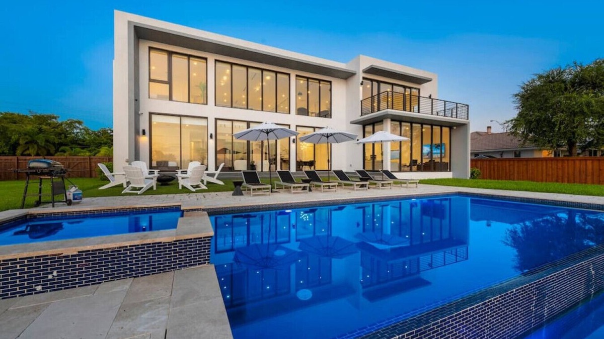 Glenvar Heights Villa | Modern Lakefront Villa w/Pool, Jacuzzi and Gym