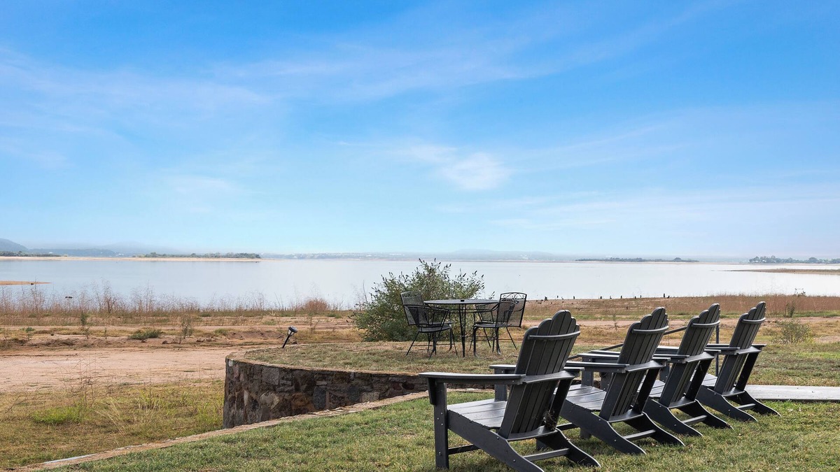 Tow House | Modern Lakeside Cottage with Hot Tub on Beautiful Lake Buchanan