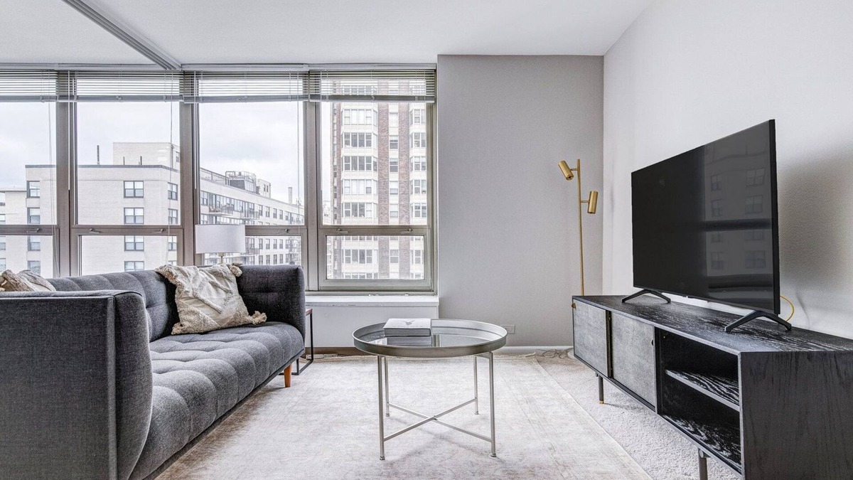 Lake View East Apartment | Modern Lakeview 1BR w/Gym, Pool, 1 block to Lincoln Park, by Blueground