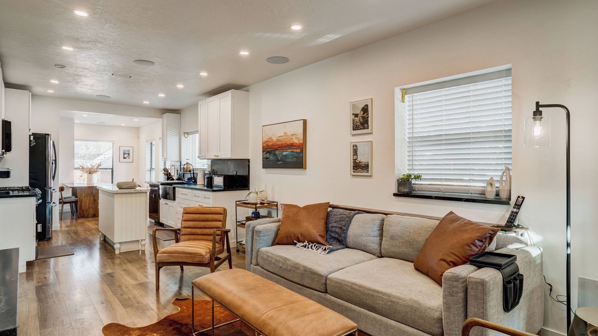 Central City House | Modern Liberty Park 4BR Home with fast WIFI nice Hot tub and Tesla EV Charger