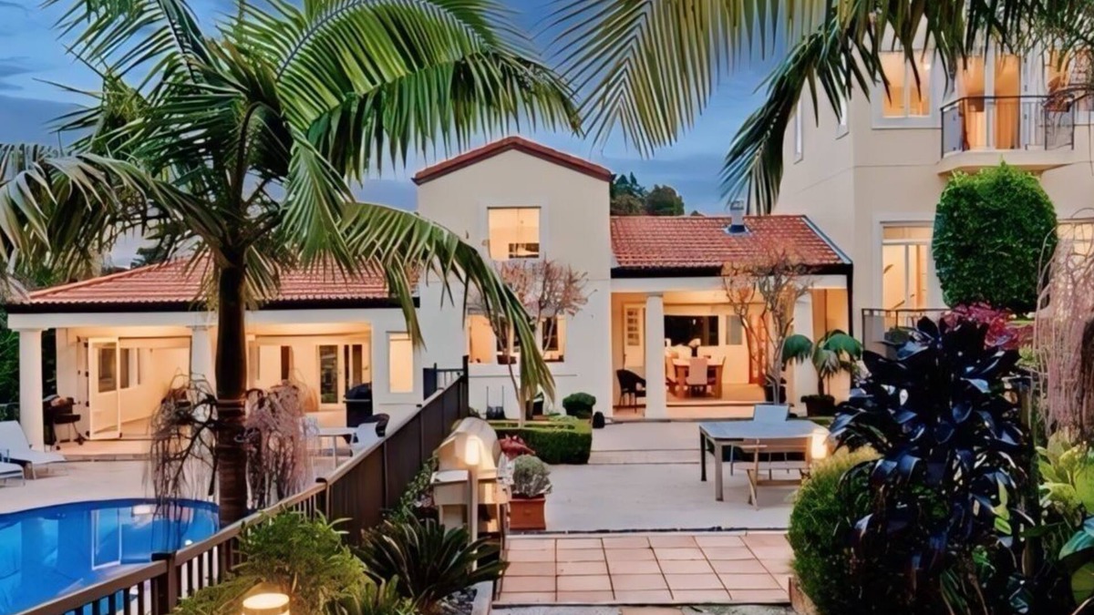 Greenhithe Villa | Modern Lifestyle Retreat With Stunning City View