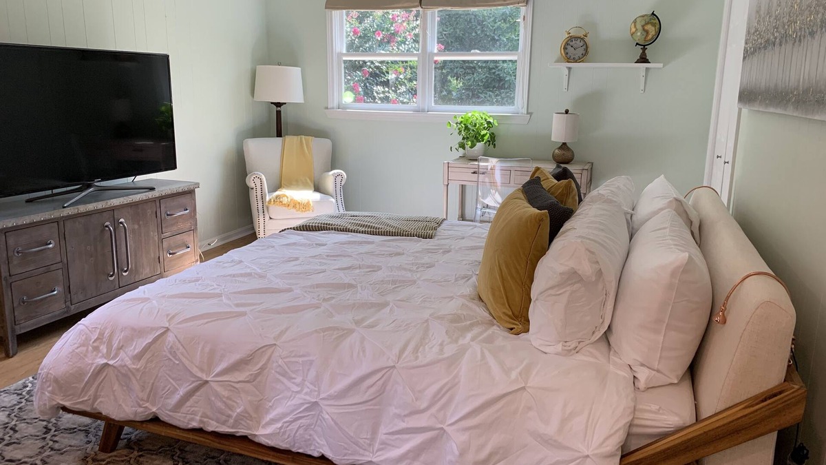 North Decatur Apartment | Modern Little Studio, Great Home Away From Home