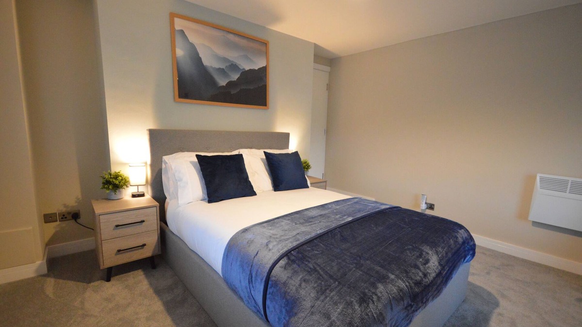 Everton Apartment | Modern Liverpool City-Center Flat with Parking