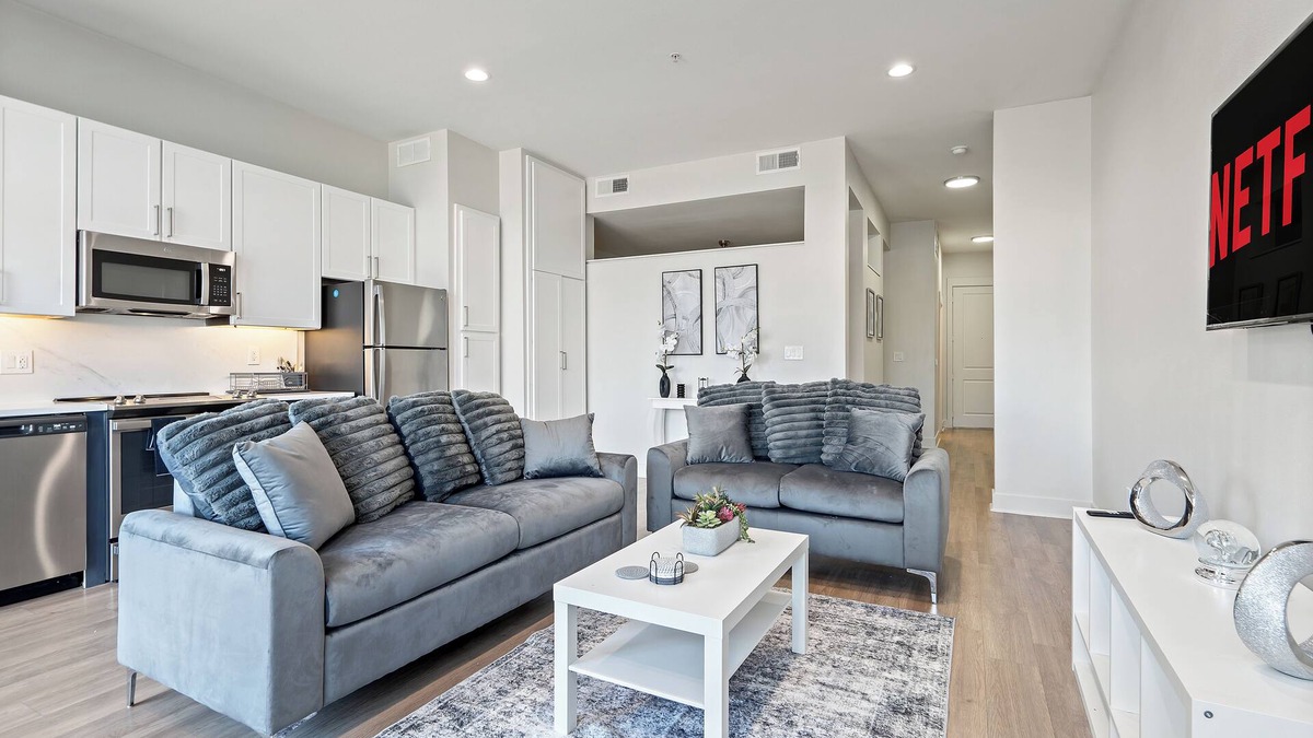 Deep Ellum Apartment | Modern loft city view