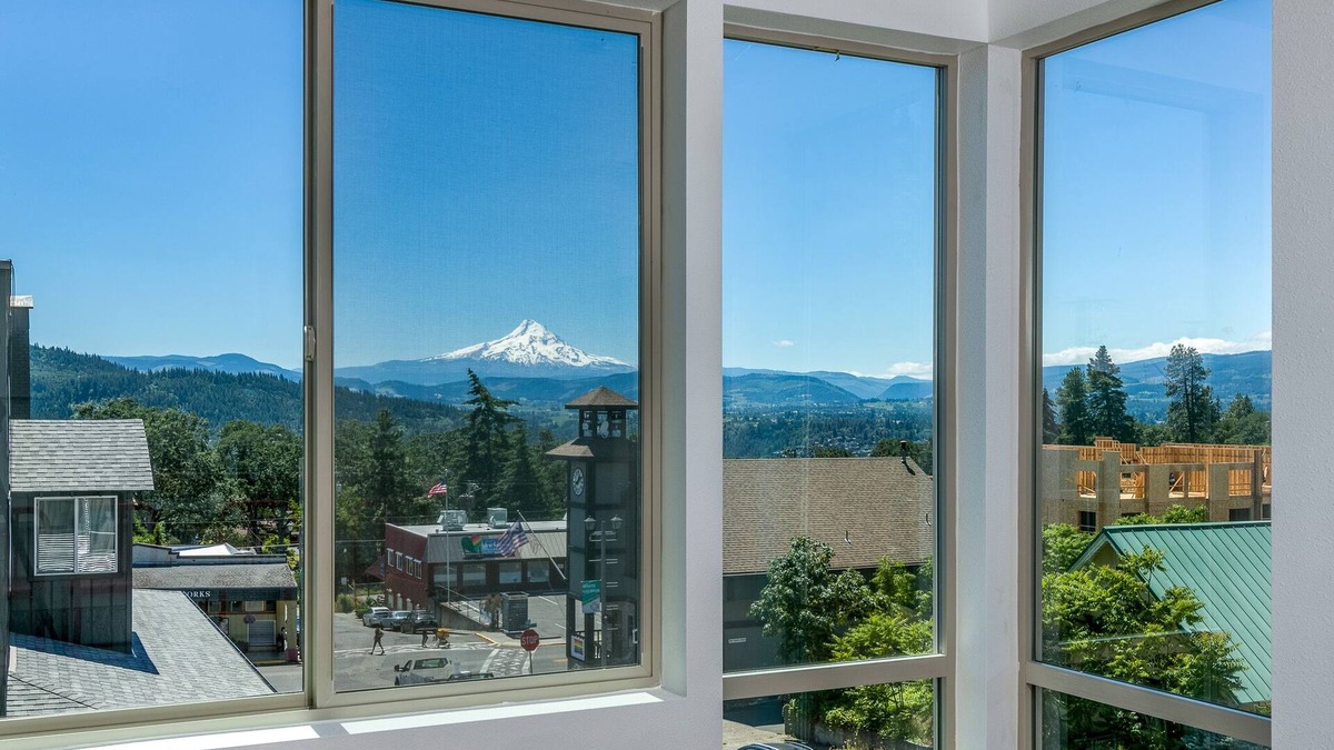 White Salmon Apartment | Modern loft downtown White Salmon #10