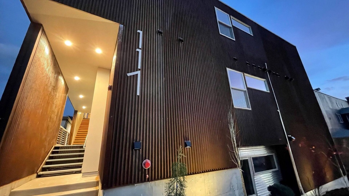 White Salmon Apartment | Modern loft downtown White Salmon #01