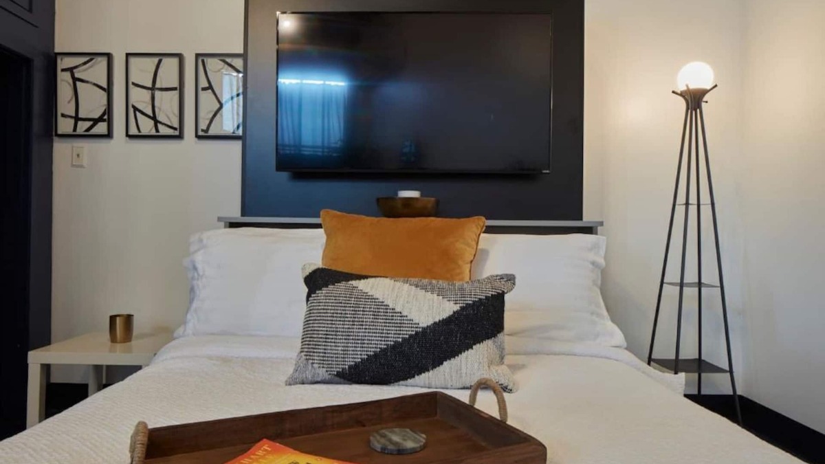 West Main Historic District Apartment | Modern Loft in the City