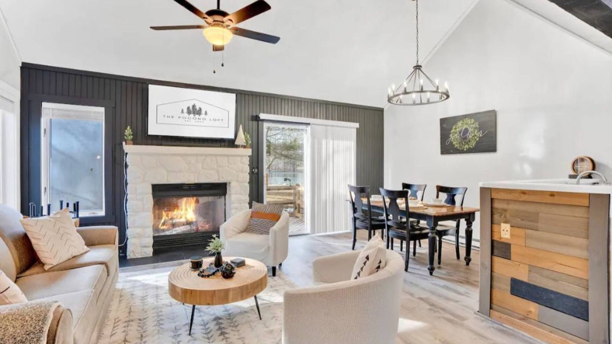 White Haven House | Modern loft w/pond view near lakes, golf & more!