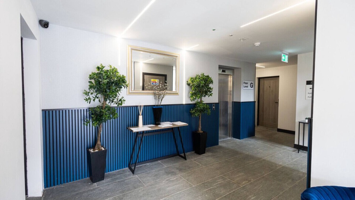 West Finchley Apartment | Modern London Apt: 2 Bed,2 Bath