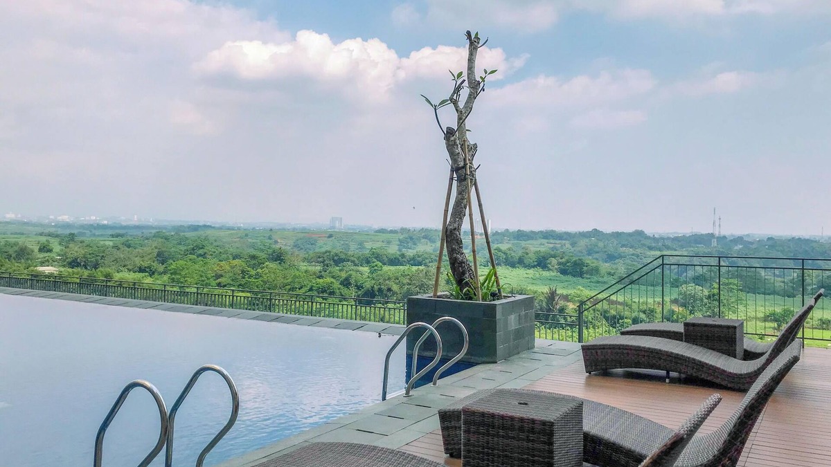 Kedungmanggu Apartment | Modern Look 1BR at LRT City Sentul - Royal Sentul Park Apartment