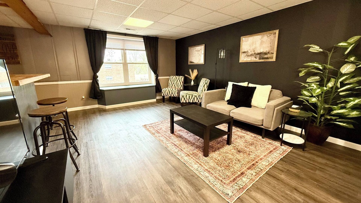 Festus House | Modern Lower-Level Apartment in the Heart of Festus