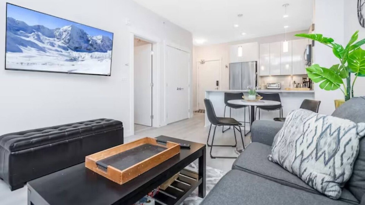 Mission Apartment | Modern Lush Living