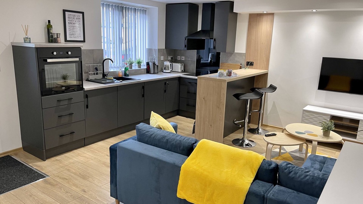 Birstall Apartment | Modern lux apt newly decorated with free car park