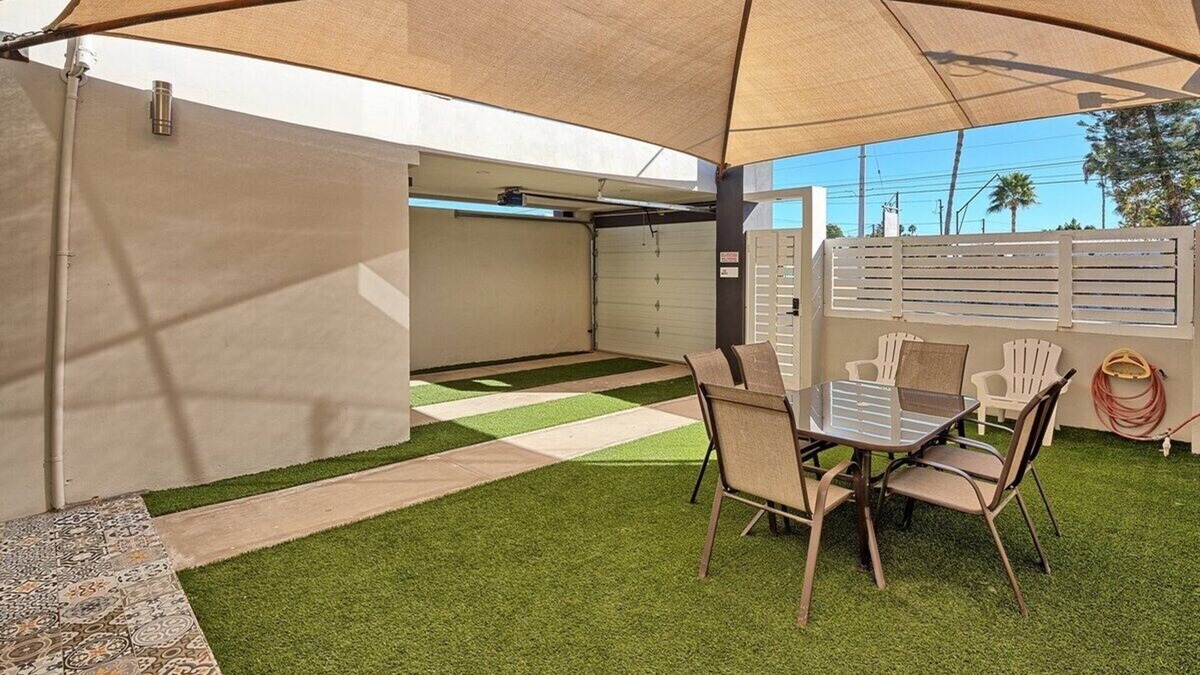 Centro House | Modern Lux Town Home, 5 Min from Public Beach & Walmart