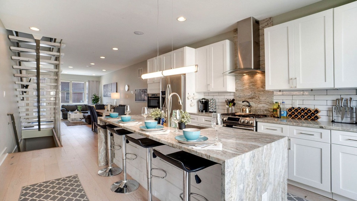 Newbold House | MODERN LUX Townhome w/Roof Deck + Crib & High Chair