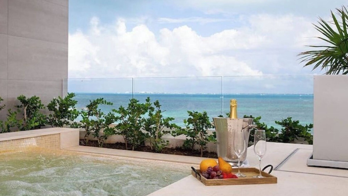 Puerto Juarez House | Modern Luxurious 3-Bedroom Oceanfront Suite