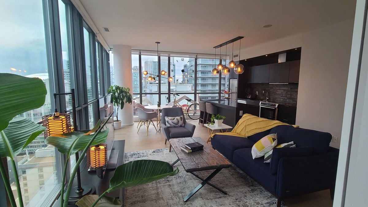 Fashion District Condo | Modern Luxurious Condo in Downtown