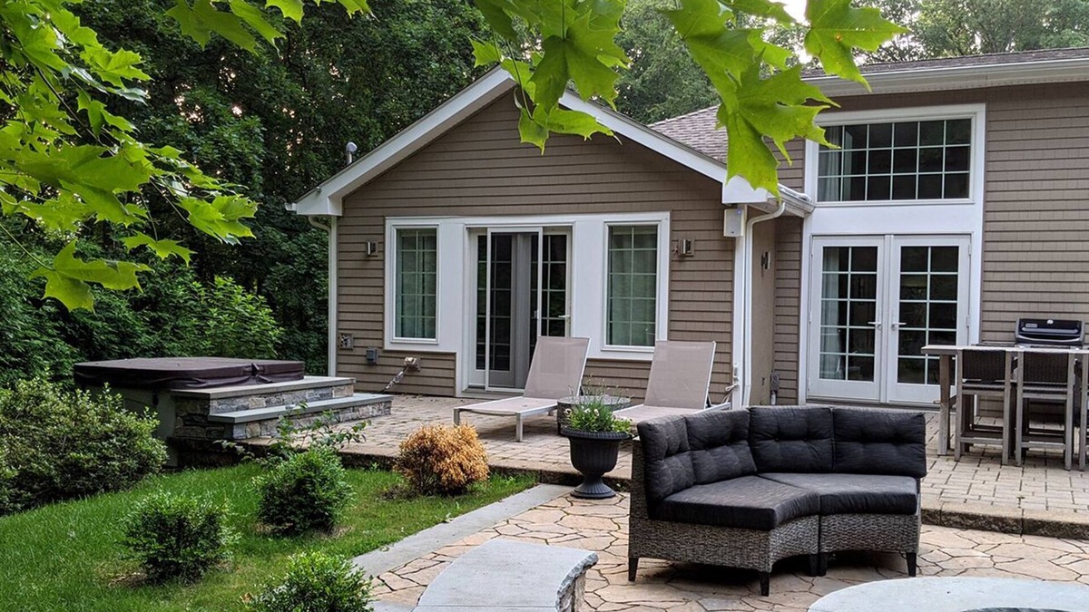 Garrison House | Modern Luxurious Country Retreat w/Sauna + Hot tub 1hr from NYC