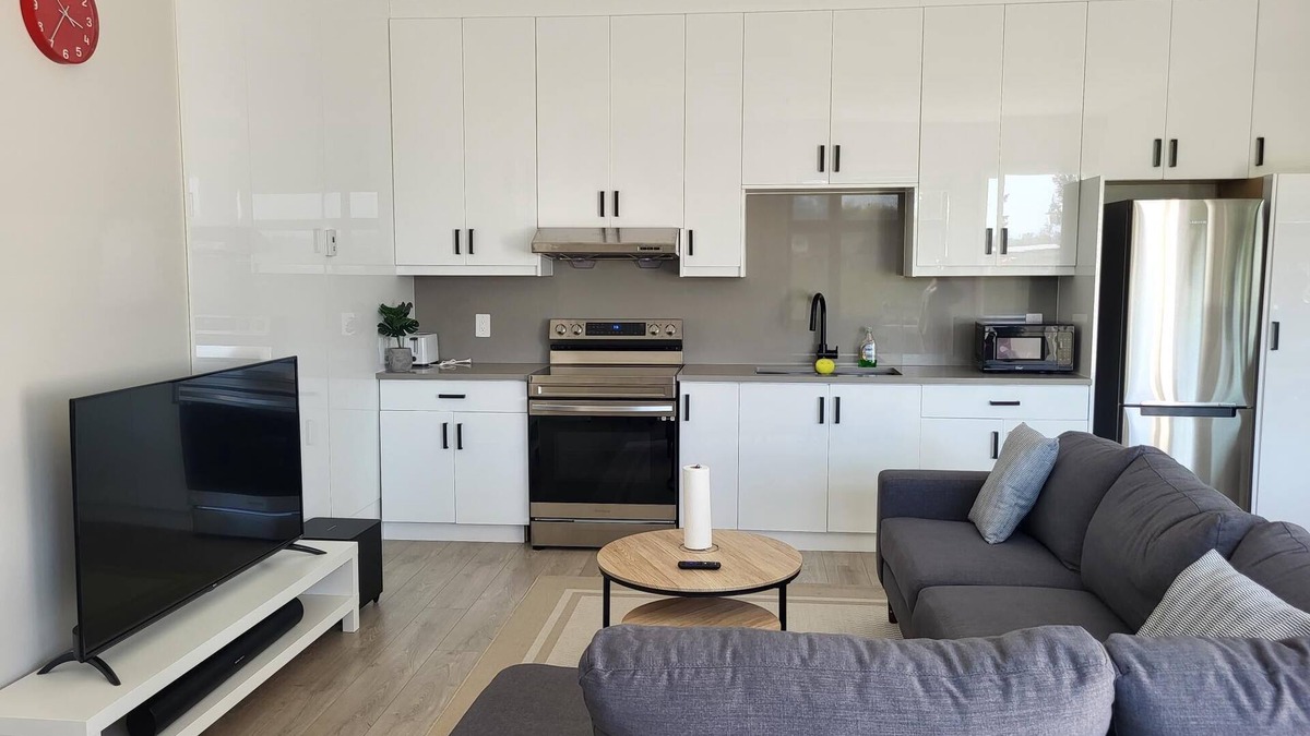 Abbotsford Apartment | Modern, Luxurious, Spacious and Clean.