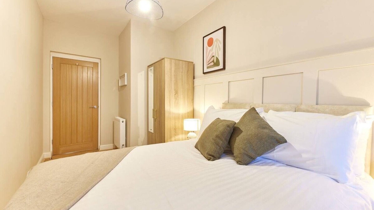 Whitley Bay Apartment | Modern Luxury 2-Bedroom Oasis in Heart of Whitley Bay