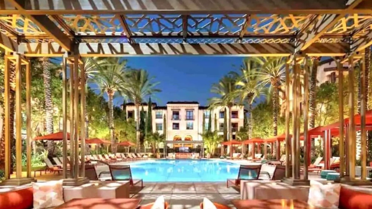 Irvine House | Modern, Luxury, 2 Bedroom (3 Bath) Townhome