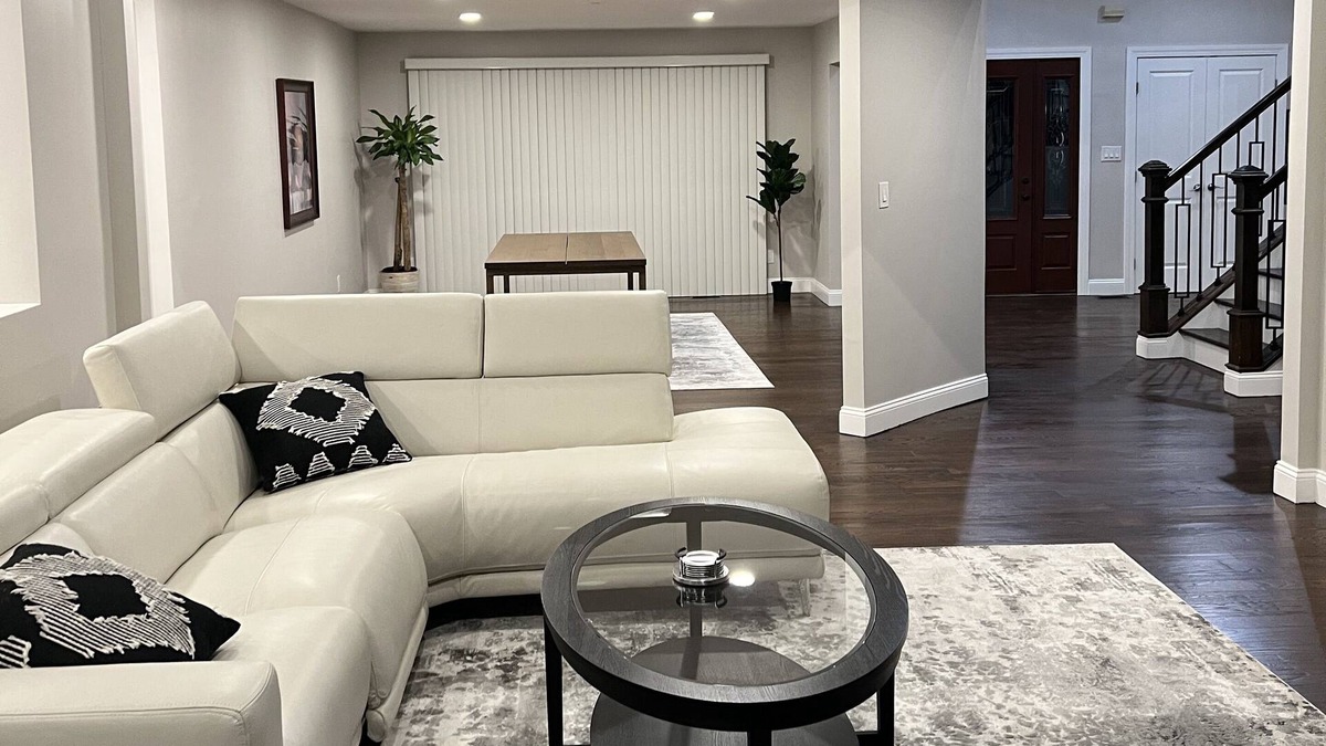 Northport House | Modern Luxury 3 Bedroom House with a Pool Table