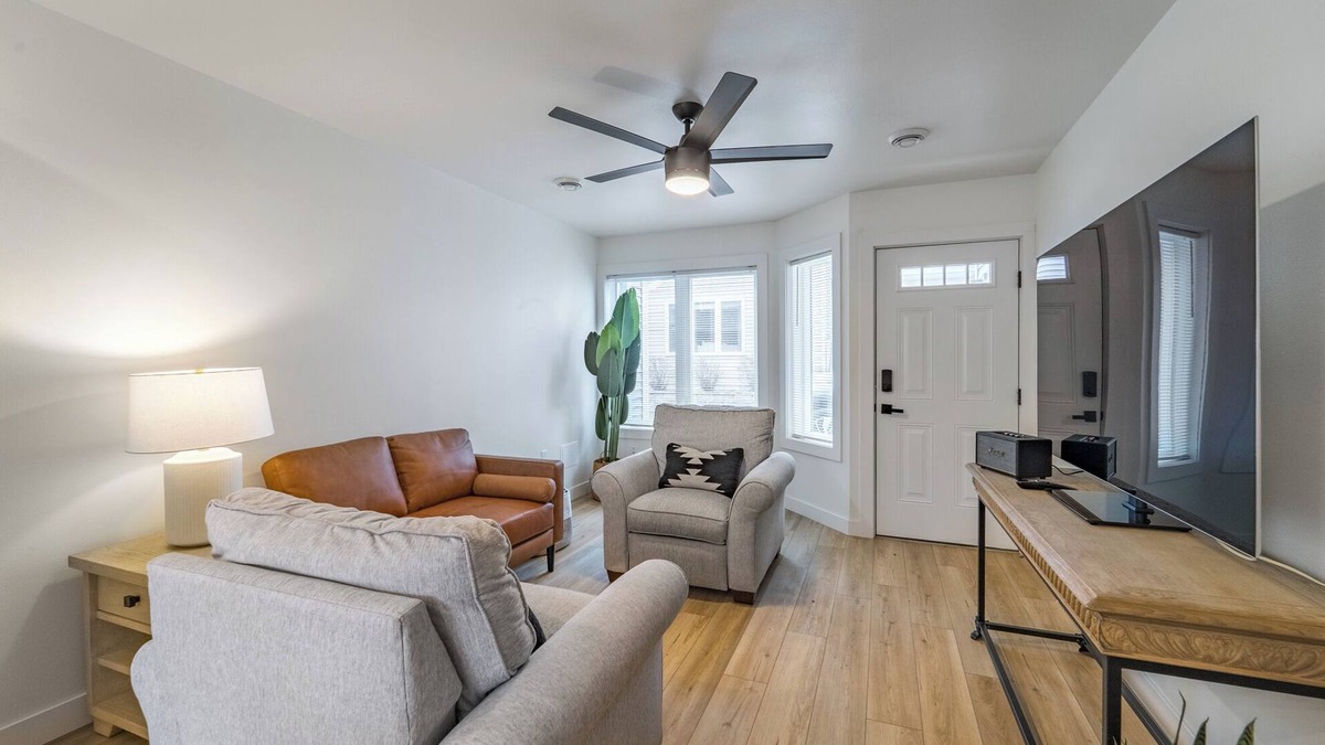 Wausau House | Modern Luxury 3 Bedroom Townhouse by Lakes